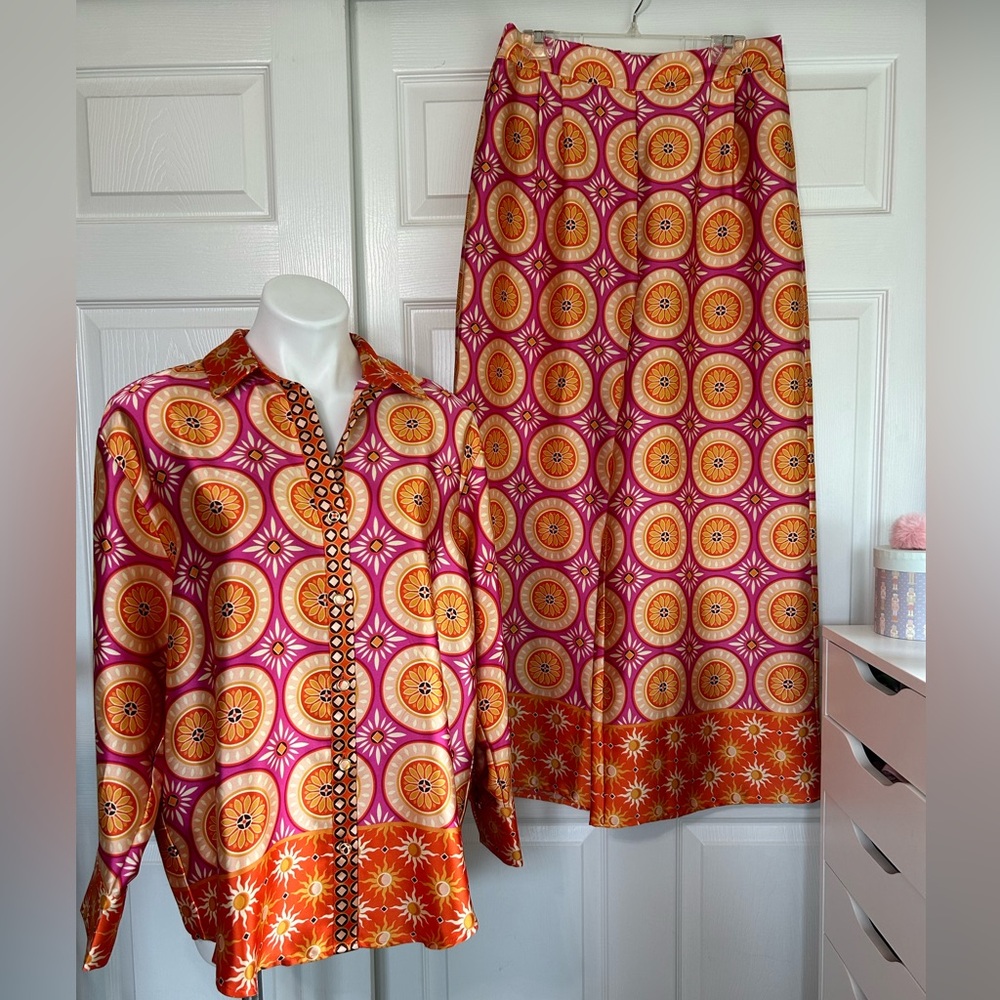 House of Harlow 1960 Vibrant Orange and Pink Sun and Retro Patterned Pants Set